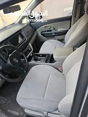  9 Well maintained Kia Carnival 2016 urgent sale