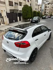  1 كيا برايد هاتش باك موديل 2014 فحص 4 جيد سعة الموتور 1600 سي سي الشكل رياضي لون ابيض سقف اسود