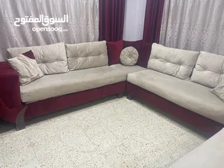  2 طقم كورنر مستعمل تفصيل و ليس تجاري لون خمري و بيج و الطقم بحالة جيدة الطقم سبع مقاعد