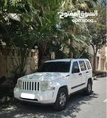  1 للبيع جيب شيروكي   موديل 2012  ماشي 130000Km