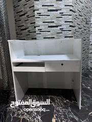  1 طاولة مكتب ممتازه