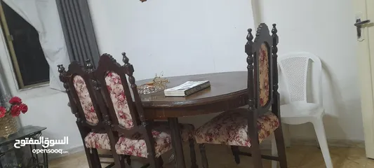  1 طاوله سفره للبيع مستعمله لون بني