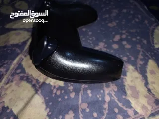  7 يد بلايستيشن 5 سوداء شبه الأصلية مستعملة بحالة ممتازة جداً، أداء عالي وسعر مناسب جداً