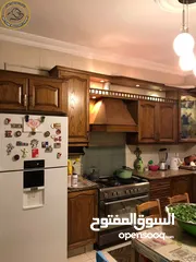  7 شقة أرضية مفروشة مميزة للبيع في أم السماق - قرب مكة مول 190م مع ترس تشطيب سوبر ديلوكس