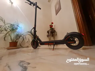  1 سكوتر كهرباء شاومي مستعمل شهر خفيف جدا بمواصفات عاليه