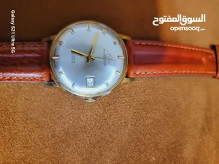  17 ساعات قديمه مخزنه