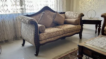  2 صالون 7 مقاعد خشب زان صولد بحالة ممتازة