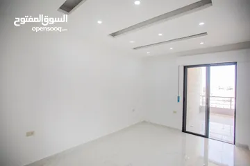  3 شقة فاخرة للبيع بسعر مغررري جدااا طابق اول كاش او اقساط  مع مطبخ راكب هدية من المالك