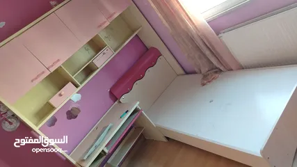  2 غرفه نوم أطفال مع طاوله تلفزيون بحاله ممتازه