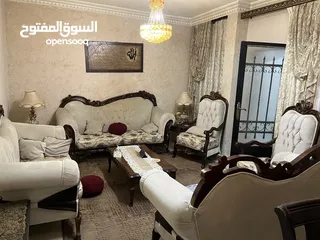  2 طقم كنب مع طاولة وسطية + طاولة سفرة