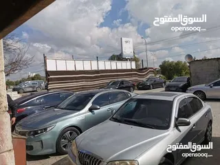  4 مخازن ومحلات مع ساحه للأيجار