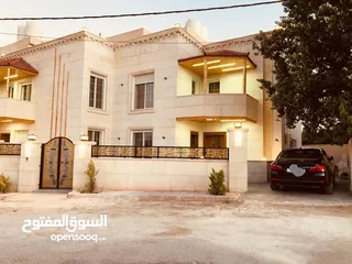  18 بيت شبه فيلا متلاصقه للبيع