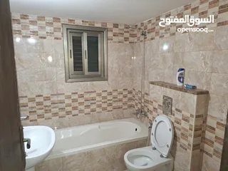  6 شقة تشطيب جديد للايجار للعرسان وضعها ممتاز طابق ثالث في ام الشرايط