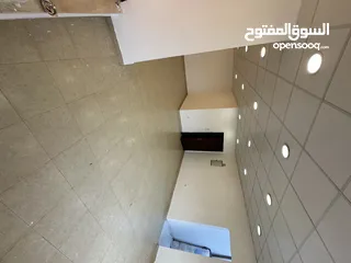  6 مكتب للإيجار  او للبيع تمليك  يصلح لجميع الاعمال واجهه كبيره عشارع مجمع راقي مرج الحمام مجمع طيبة 3