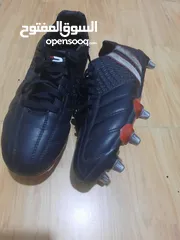  3 احذية جديدة رياضية في 2 قياس 39 /40وواحد 38 وواحد اصغر 33كلهم اوربي بيجنن بس شتريتهم طلعو صغار لبسة