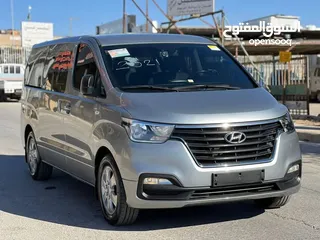  12 باصات  حديثه للتوصيل لجميع انحاء المملكة البحر الميت وحمامات ماعين العقبه وادي رم  البتراء الورديه