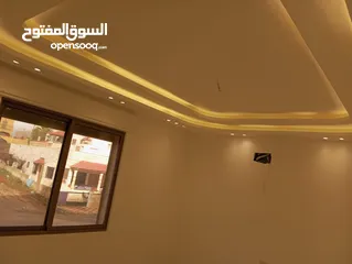  5 شقة ارضية معلقة مميزة على شارعين  بالبنيات  بتشطيب ومواصفات مميزه جدا عن باقي الشقق للبيع المستعجل