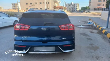  5 كيا نيرو 2017 فحص 2 جيد لون كحلي مميز بسعر مغري قابل للبدل