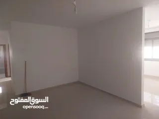 7 شقه مدخل خاض خلف مستشفى رام الله