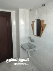  7 شقة للايجار  مساحة الشقه 107م مكون من صاله وغرفة قعده وغرفة نوم وغرفة جلوس وحمام ومطبخ وبلكونه