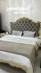  7 سرير لشخصين مع كومدينه وغرفة ملابس كامله مع تسريحه