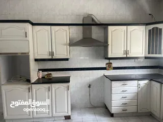  2 مطبخ بلوط صولد بحالة جيدة جدا للبيع