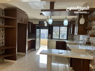  3 شقه فارغة للايجار  في البيره قرب شارع القدس وعرابي  لتاجير السيارات