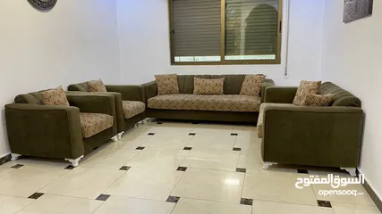  1 طقم كنب 7 مقاعد و طاولة تلفزيون و دورسوار بمراية