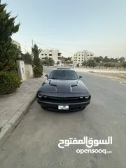  1 Dodge challenger sxt plus shaker 2018