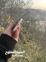  22 ايفون 13 ميني 128 جيجا مغير بطارية ومغير مجموعة اللوحة المنطقية اصلية يوجد خدوش بسيطة بطارية 91٪