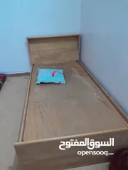  1 سرير خشبي للبيع