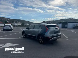  8 كايا نيرو  هايبرد (بنزين+كهرباء ) فل الفل  فتحة سقف  لون مميز اضافات مميزة /2022 جناح اسود