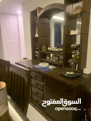  9 طقم سفره من ثلاث قطع   طاولة خشب 8 كراسي وفضيه و بوفيه