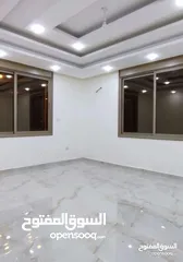  5 شقة مميزه مساحتها 160م او مع روف 200 م في الحي الشرقي