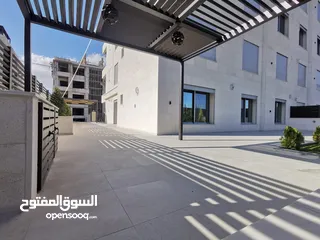  5 شقة ارضيه 210 م وحديقه وكراج 300 م في اجمل مناطق قرية النخيل
