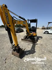  8 Small excavator GCB for rent