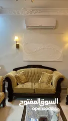  2 طقم كنب نظيف 9 اماكن مكون من ثلاثيه عدد1 وثنائية عدد 2 ومفرده عدد 2 للبيع المستعجل