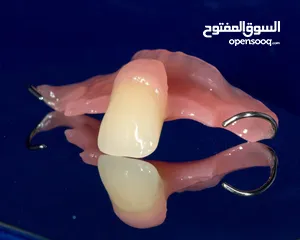  28 مختبرات لين للاسنان لصناعة كافة أنواع التركيبات الثابتة والمتحركة والتركيبات التقويمية وزراعة لاسنان