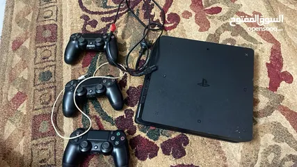  1 بلايستيشن 4 مع آيتين اصليات وفيفا
