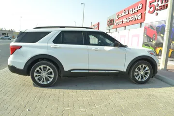  3 2020 Ford explorer XLT - White