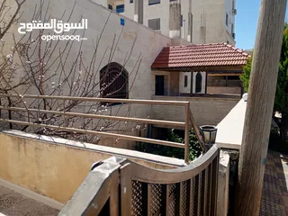  3 بيت مستقل طابقين مع حديقة للبيع  قريب من الخدمات ابو السوس