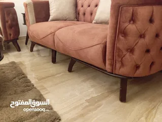  7 طقم كنب ضيوف فاخر و طاولة سفرة وطاولة وسط