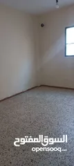  8 بيت للبيع.