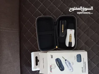  7 عود الكترك وبرضو عادي بعطي صوت بدون ساوند سيستم مع لاقط لاسلكي وشنته وحامل كتف ... عليه ايكولايزر