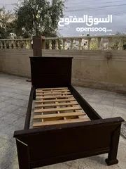  5 سرير خشب زان مفرد لون بني بحاله ممتازة
