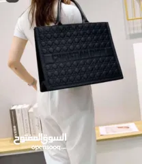  2 شنط نسائية فخامة و اناقة شنطة كريستيان ديور - حجم كبير  ماستر كوبي  فل تختيم