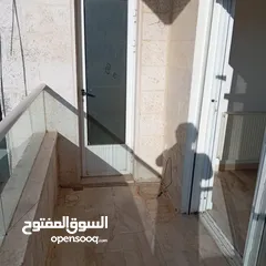  2 ام السماق / شقه فارغه للايجار/ باجره 400 دينار امكانيه الدفع شهري