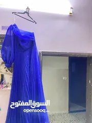  1 فستان لبسه وحده نمره 40  جديد فقط لبسه لحفله توجيهي  شريته ب250ش بدي ابيعه ب100ش للمعني