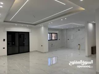  10 شقق مساحة ( 180م و 190م طابق اول و ارضي و روف ) في البنيات -طريق المطار خلف مدارس القادة