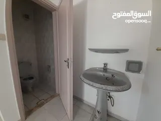  3 شقة فارغة  للايجار  2 نوم  الجاردنز